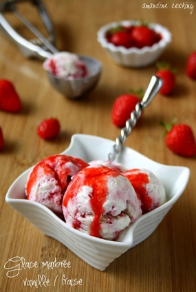 Recette de glace marbrée à la vanille et à la fraise (sans sorbetière ...