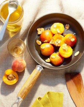 Abricots poêlés, amandes grillées pour 4 personnes