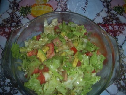 Recette de salade de crudités et de luncheon au poulet