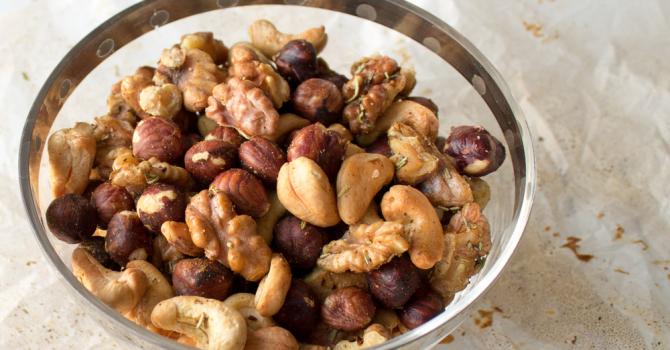 Recette de méli-mélo de noix rôties épicées croq'kilos à picorer
