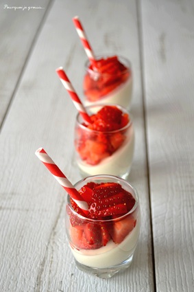 Recette de panna cotta vanillées aux fraises