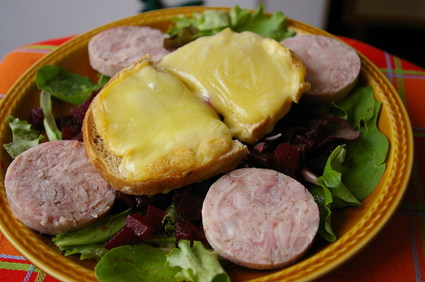 Recette de salade ch'ti (tartines au maroilles et andouille)