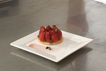 Recette de tarte fine sablée aux fraises et pistaches facile et rapide