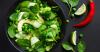 Recette de salade toute verte épinards, brocoli, petits pois et avocats