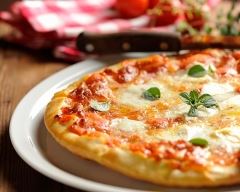 Recette pizza aux sardines et tomates à la mozzarella
