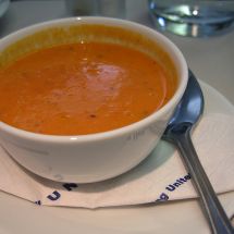 Soupe a la tomate et aux fines herbes