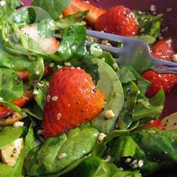 Recette salade aux épinards et aux fraises – toutes les recettes ...