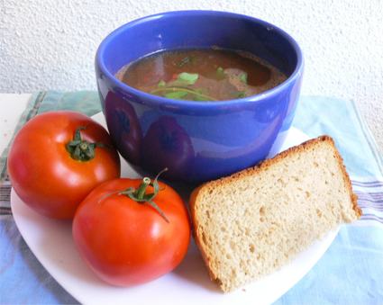 Recette de soupe pimentée aux tomates et à la roquette