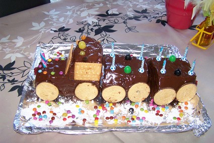 Recette de train d'anniversaire au chocolat et pâte à tartiner
