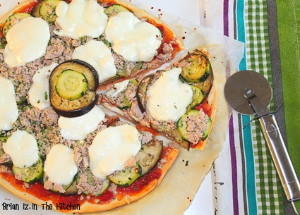 Recette de pizza légumes du soleil, thon et mozzarella