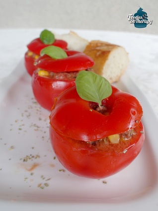 Recette de tomates farcies froides au thon, maïs et olives