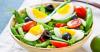 Recette de salade de pois gourmands, tomate, oeuf dur et olives ...
