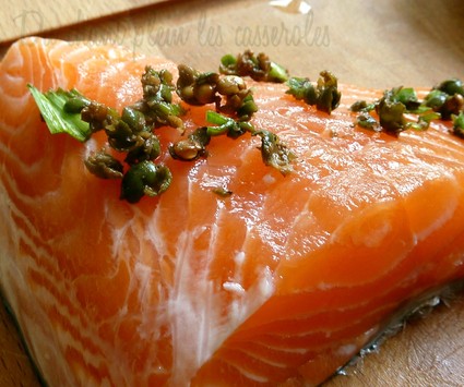 Recette de saumon mi-cuit au poivre vert frais et à l'aillet