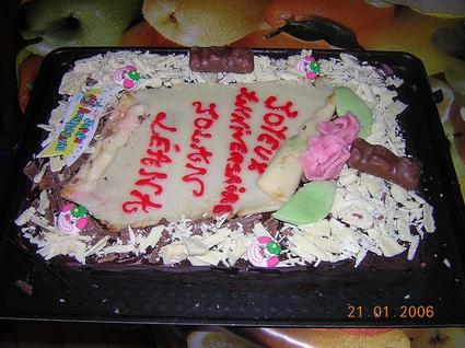 Recette de super gâteau d'anniversaire au chocolat et aux fruits ...