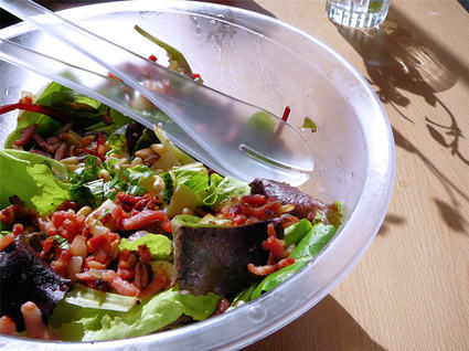 Recette de salade de jeunes pousses aux tomates séchées et aux ...