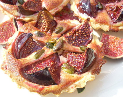 Recette de tartelettes aux figues, gelée de groseilles et pistaches ...