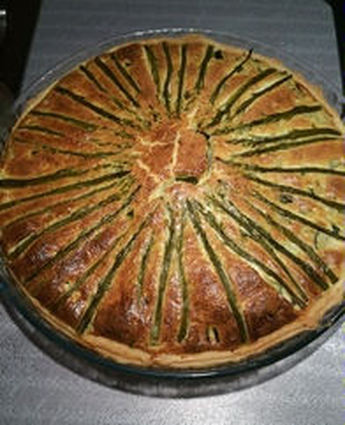Recette de tarte aux courgettes, asperges et parmesan