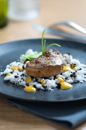 Recette de foie gras, tapioca à l'olive noire, maïs/curcuma