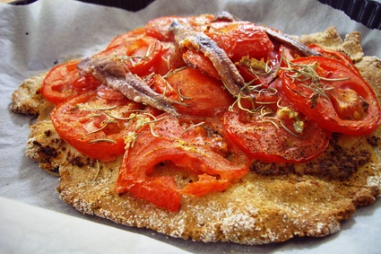 Recette de tarte avoine-kamut à la tomate et aux anchois