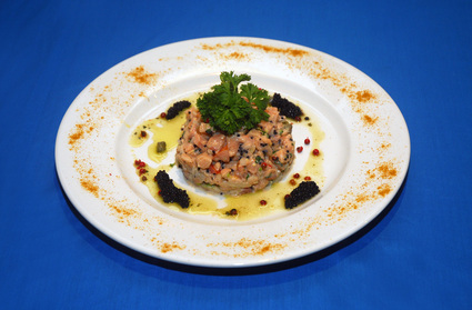 Recette de tartare de saumon et oeufs de lump au curry thaï