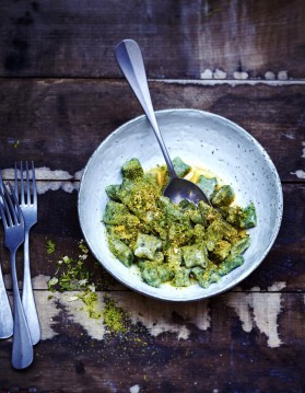 Gnocchis au kale, pesto de pistaches pour 6 personnes