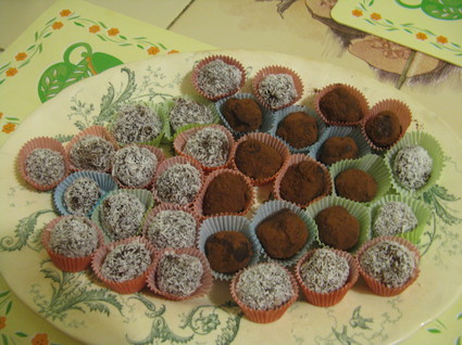 Recette de truffes au chocolat noir et noix de coco râpée