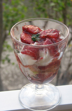 Recette de fraises façon pesto et crème de mascarpone