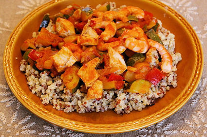 Recette de poêlée aux légumes fondants, quinoa et crevettes