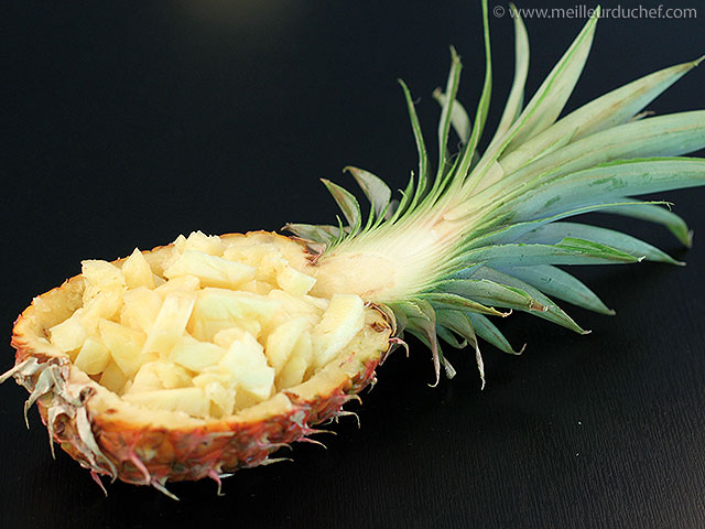 Préparer un ananas en surprise  notre recette avec photos ...