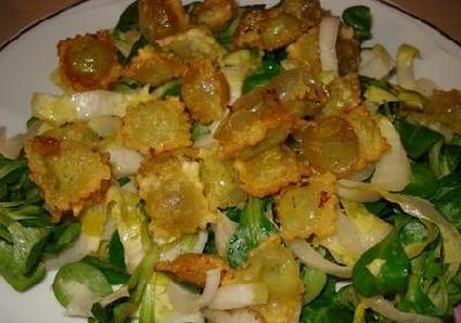 Recette de salade aux ravioles croustillantes