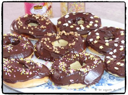 Recette de donuts nappés au chocolat